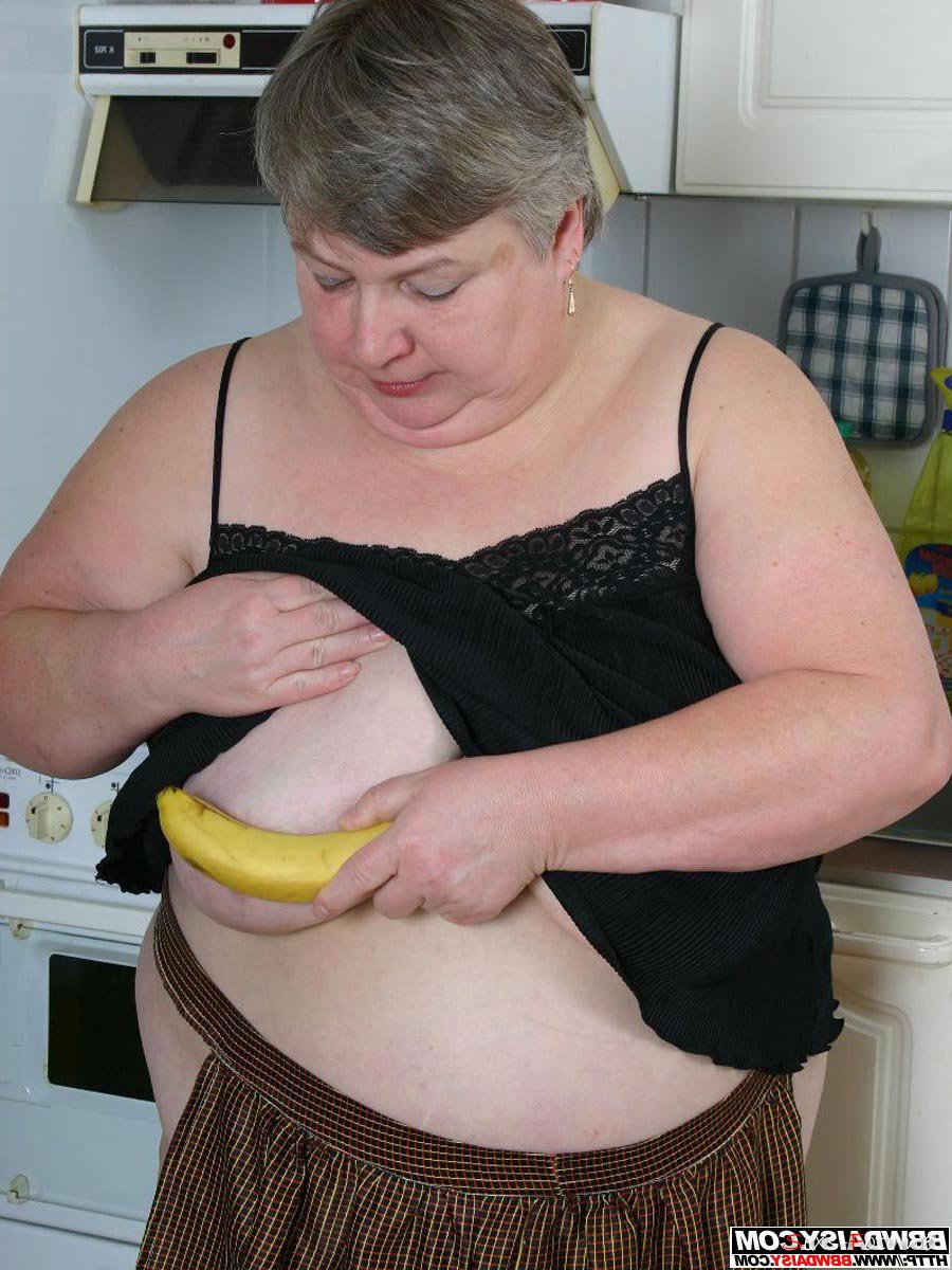 Толстая Старуха Развлекается С Бананом (26 Фото)