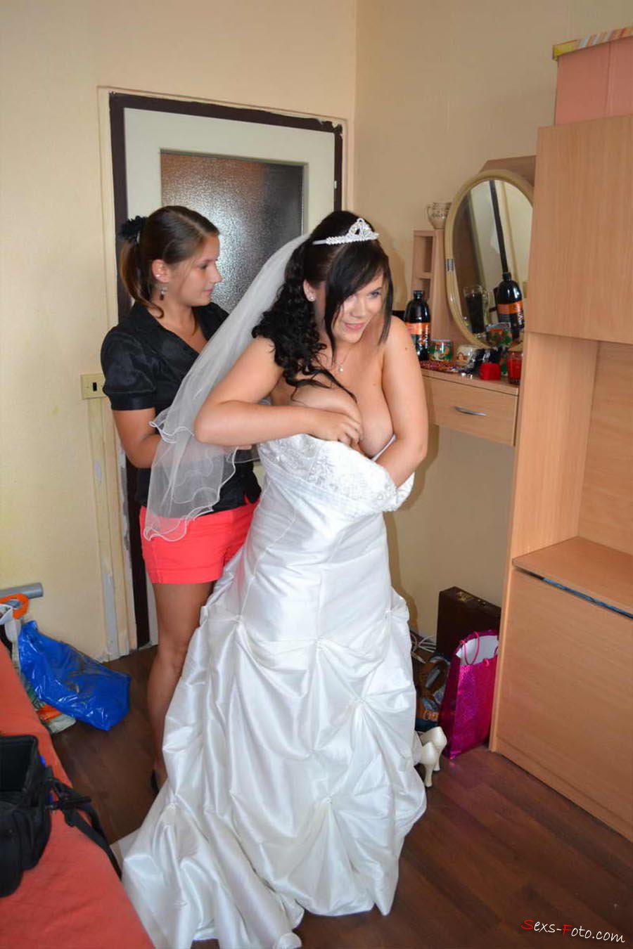 Порно с обнаженной невестой (21 фото)