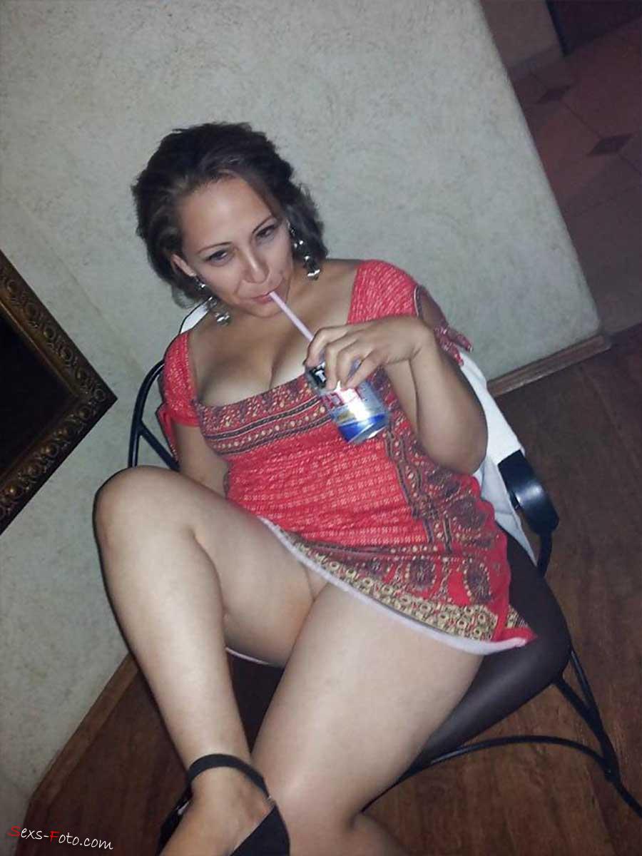 Селфи грудастой мексиканки с узенькой киской