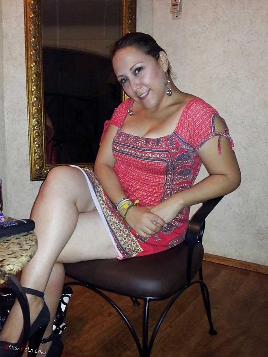 Селфи грудастой мексиканки с узенькой киской