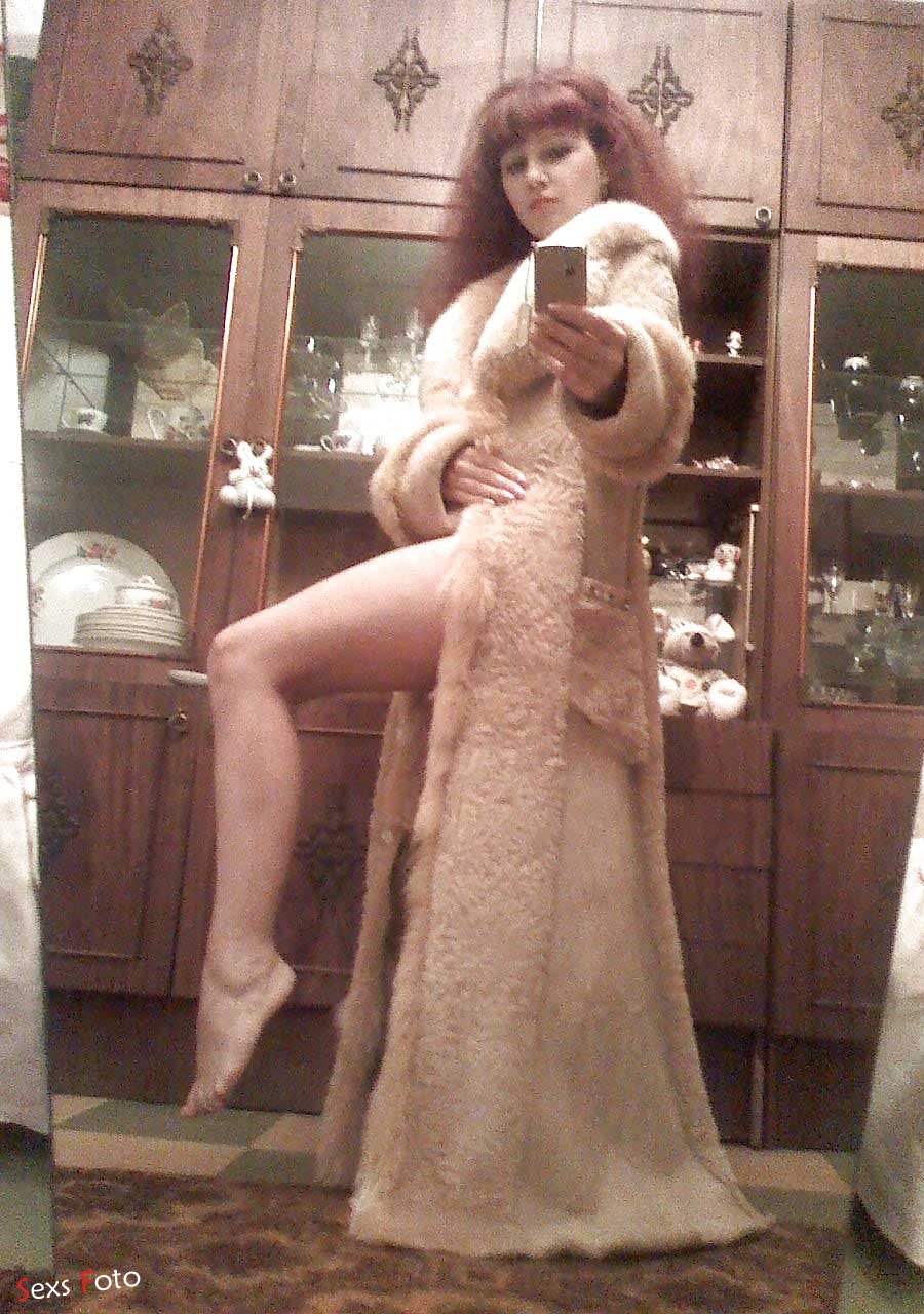 Прекрасная Lisa Ann с обнаженным декольте в шикарном платье